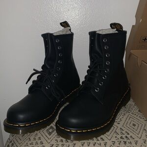 Dr.Martens airwave size 8